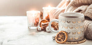7 świątecznych prezentów dla miłośników herbaty: co ich ucieszy?